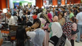 سيول بشرية على الأسواق قبيل رمضان