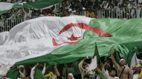 المناصرون يطالبون برفع صور الشهداء في المباراة للرد على إساءات المصريين