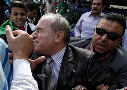 L'opposition syrienne accueillie sous une pluie d'œufs au Caire