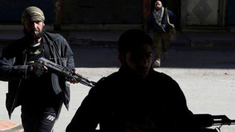 توقيف جزائري وأربعة مسلحين في لبنان عائدون من سوريا