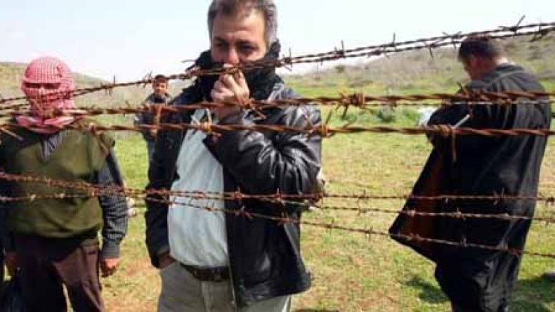 Nearly 700 Syrians 'Flee to Turkey in One Day'