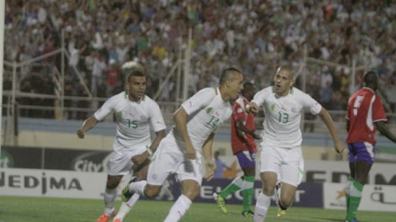 لاعبو المنتخب الوطني:  نحن واعون بالمسؤولية ولن نخيّب الشعب الجزائري