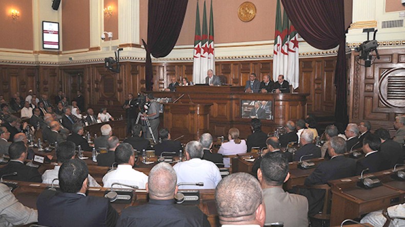 بن صالح: مجلس الأمة واجه الإرهاب.. فكفوا عن انتقاده