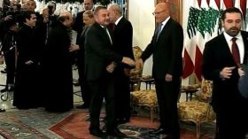 الحريري يتجنب مصافحة السفير السوري في لبنان