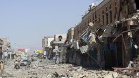 اليمن: طائرات وسفن تقصف ميناء عسكرياً يسيطر عليه الحوثيون