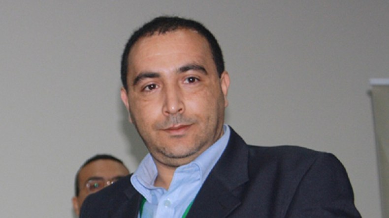 “الأسود يليق بك” و”فوضى الحواس” و”عابر سرير” و”جملكية أرابيا” ليست روايات