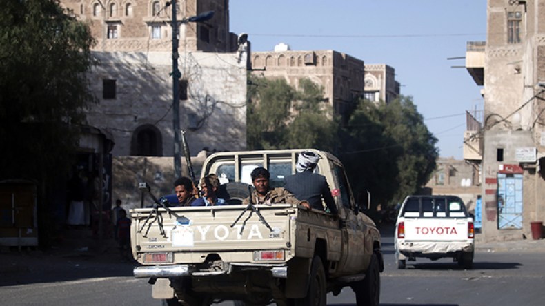 غارات جوية واشتباكات في صنعاء