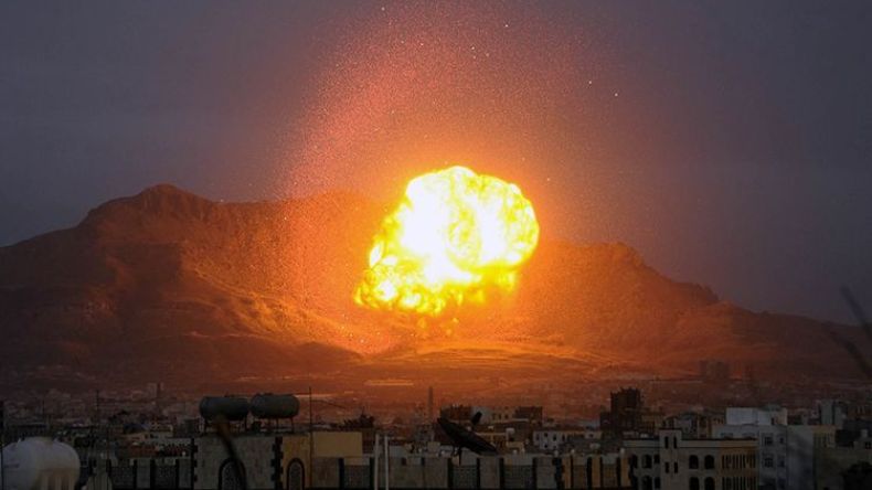 طائرات التحالف تقصف مخازن أسلحة للحوثيين في صنعاء