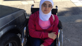 منى عمقي.. معاقة سورية تلقّن العالم درسا في الوطنية