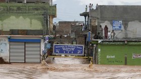 60 قتيلا في فيضانات وانهيارات ارضية ضربت باكستان