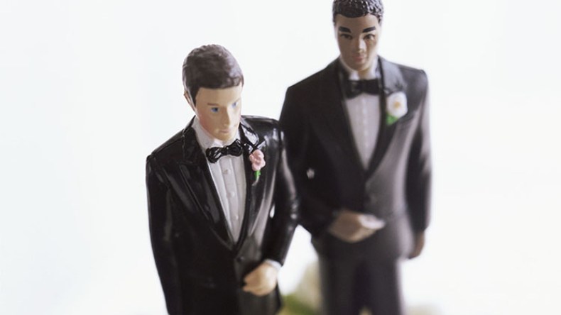 جزائريون في أيرلندا يصرخون.. أنقذونا من المثليين