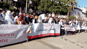 الأطباء المقيمون يواصلون احتجاجهم بشل المستشفيات