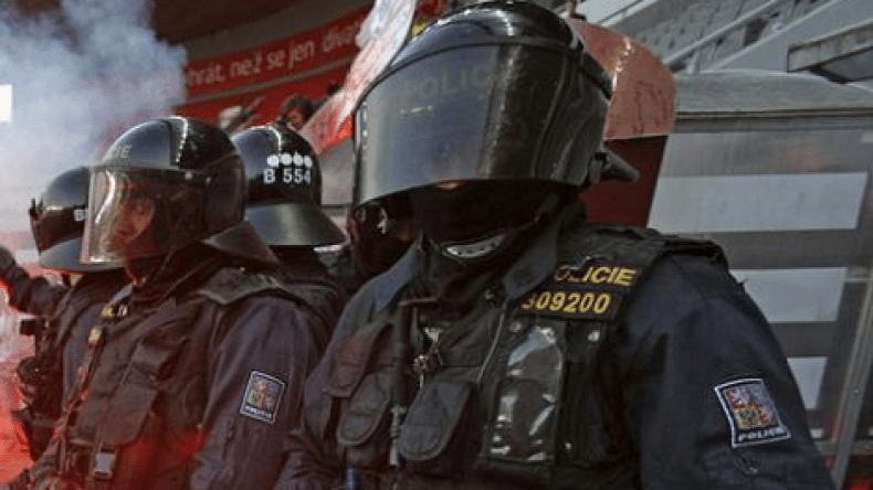 12 جريحا ومحاصرة آخرين في انفجار وسط تشيكيا