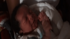 أم مهاجرة تضع مولودها في البحر