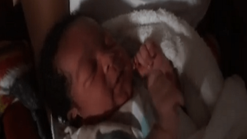 أم مهاجرة تضع مولودها في البحر