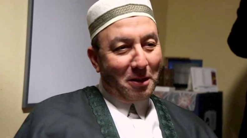 الداعية “جبريل” يقاضي السلطات المصرية لإلغاء منع السفر