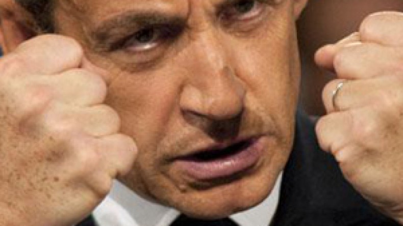 الناطق باسم الحكومة الفرنسية: فرنسا مستعدة لفعل “كل شيء” لتحرير رعاياها من أيدي الخاطفين!