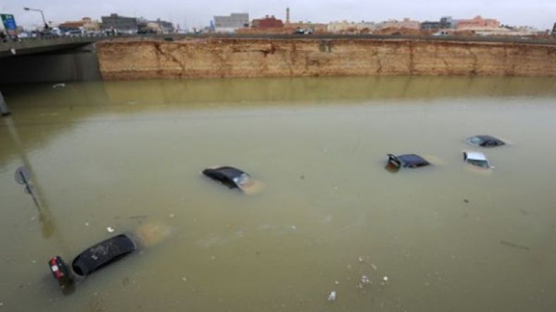 أمطار غزيرة وفيضانات في قطر والسعودية