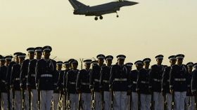 القوات السعودية تسقط صاروخاً أطلقه الحوثيون