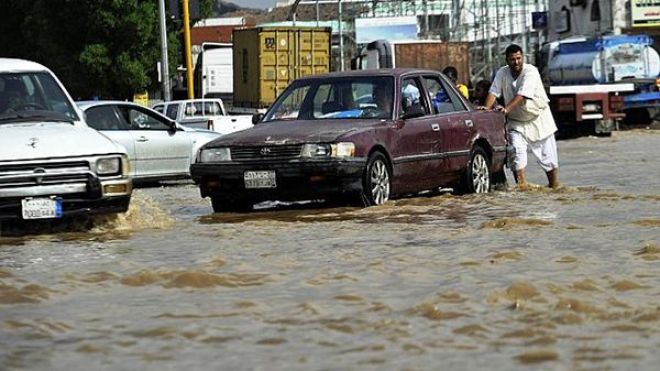 مصرع 12 شخصاً في أمطار غزيرة في السعودية