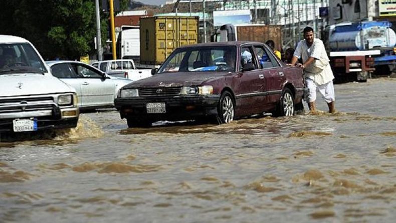مصرع 12 شخصاً في أمطار غزيرة في السعودية