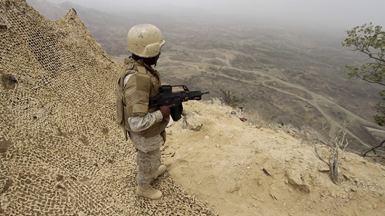 مقتل جندي سعودي في قصف عبر الحدود مع اليمن