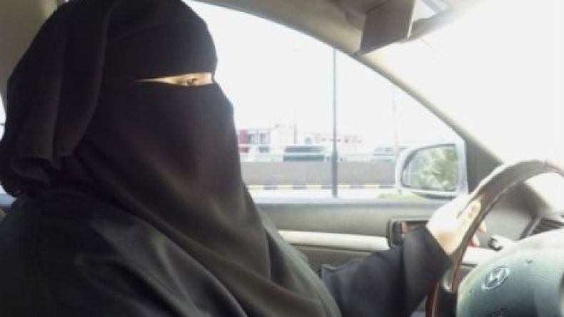 تغريم مالكي سيارات بالسعودية لسماحهم لنساء بقيادتها