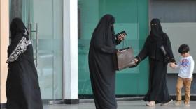 شيخ سعودي: مراجعة النساء للأطباء دون محرم “حرام شرعاً”