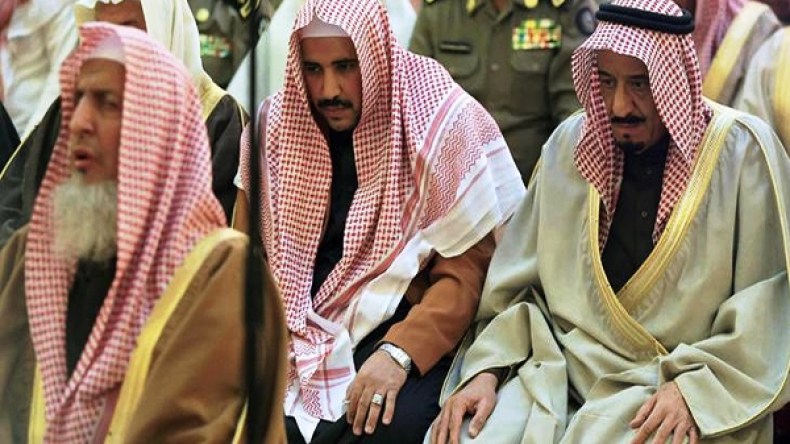 مفتي السعودية رداً على خامنئي: لستم مسلمين بل أبناء مجوس