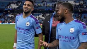 “حرب إلكترونية” مثيرة بين محرز وزميله سترلينغ