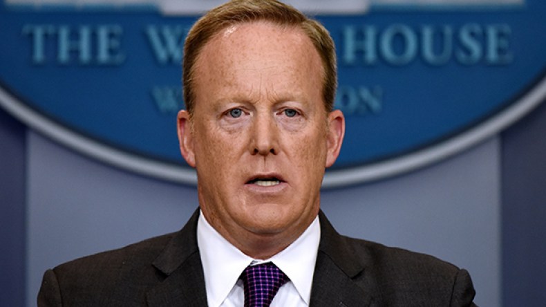 هذا هو سبب استقالة المتحدث باسم البيت الأبيض شون سبياسر