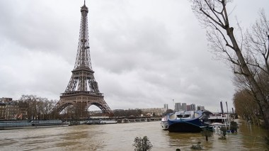 السيول تغرق باريس