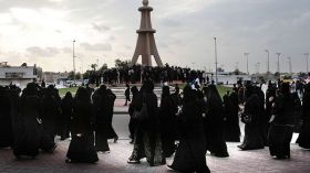 السعودية: مسلحون يحرقون حافلة في المنطقة الشرقية