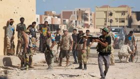 اشتباكات عنيفة بين جماعات مسلحة في طرابلس