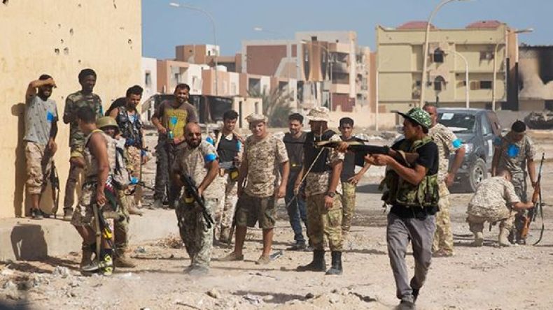 اشتباكات عنيفة بين جماعات مسلحة في طرابلس