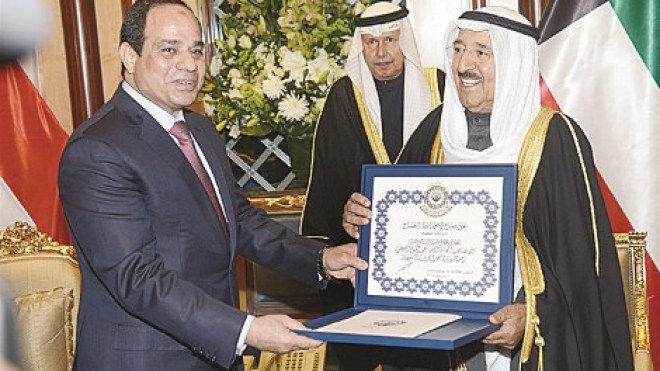 أمير الكويت يكرم السيسي بقلادة مبارك الكبير