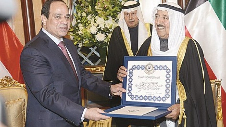 أمير الكويت يكرم السيسي بقلادة مبارك الكبير