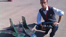 محلّ “بيتزيريا” يكرّم مخترع طائرة من دون طيّار بمستغانم والسلطات تتجاهله!