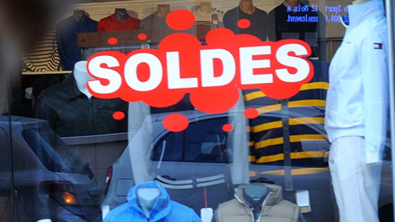 كساد في تسويق الملابس الشتوية بسبب قلة تساقط الأمطار