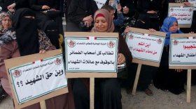 عائلات شهداء حرب غزّة تهدد بالانتحار الجماعي