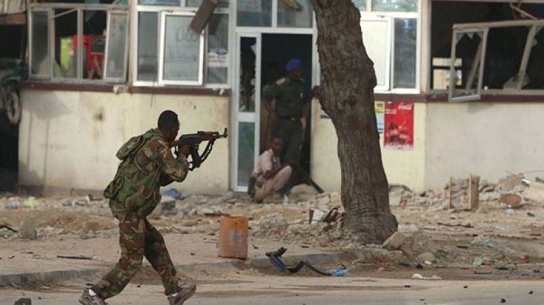 مقتل 18 مدنياً في انفجار قنبلة قرب العاصمة الصومالية