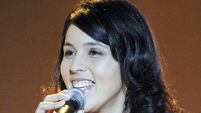 الجزائرية سعاد ماسي تغني مع النجم الفرنسي كابريل ضد العنصرية