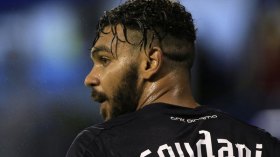 سوداني يسبح خارج التيار!