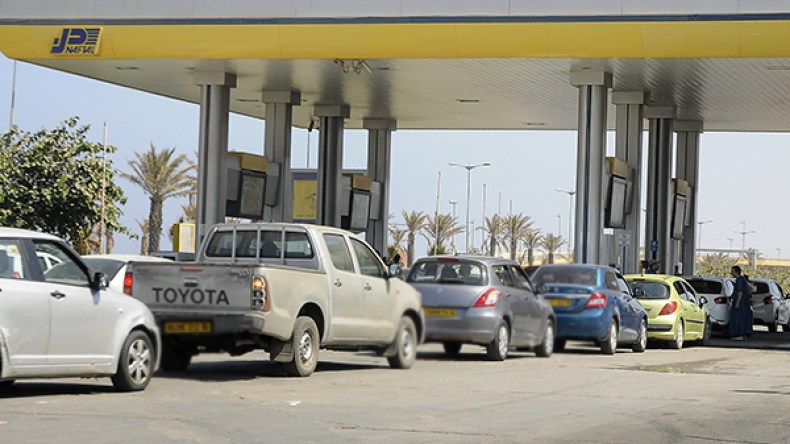 السجن لـ 4 شرطيين و6 أعوان نفطال في قضية وصولات البنزين
