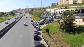 أزمة الوقود تدخل العاصمة ومحطات البنزين تهدد بالإضراب