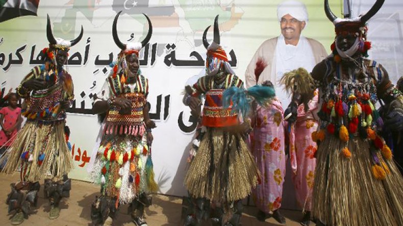 الجنائية الدولية تدعو جنوب إفريقيا إلى توقيف البشير أثناء زيارته