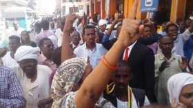الشرطة السودانية تفرق مسيرة احتجاجية في الخرطوم