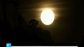 صور لـ”القمر العملاق” في أوروبا وآسيا