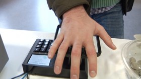 مدينة سويدية تستخدم طريقة الدفع بواسطة كف اليد