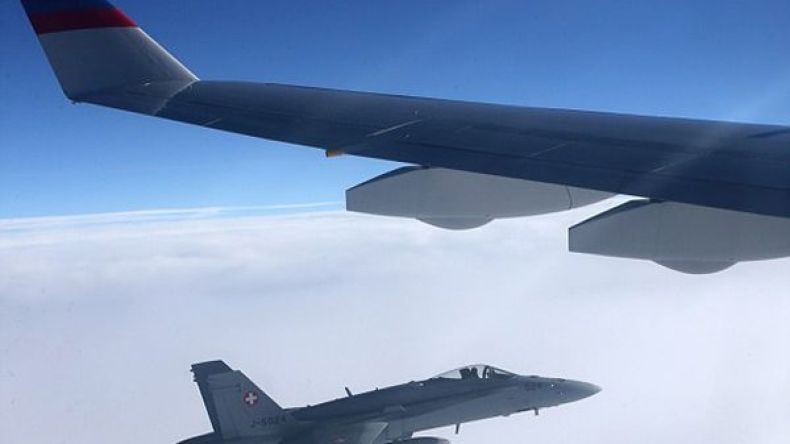 مقاتلات سويسرية تطارد طائرة بوتين الرئاسية